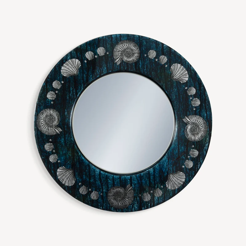 Frame with flat mirror Giro di conchiglie