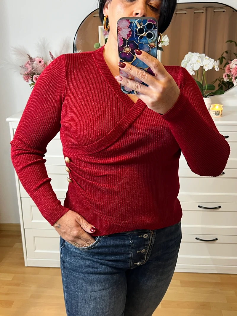 Pull cache cœur col V