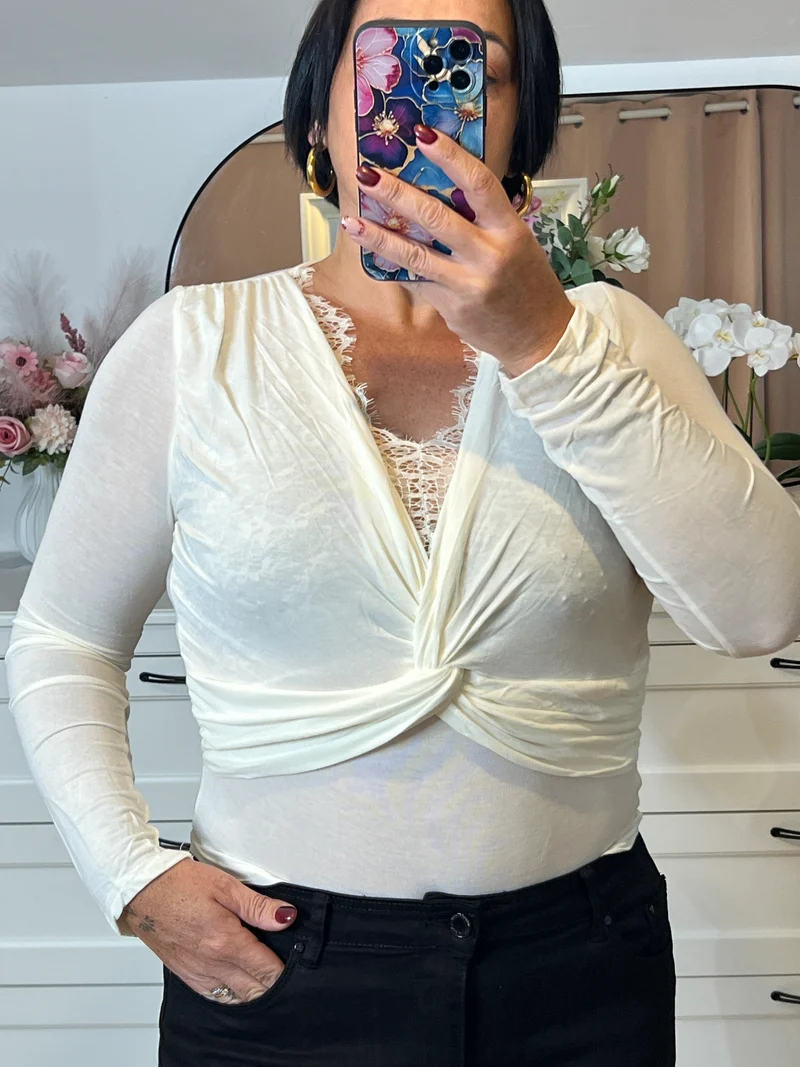 Top manche longue nouer finition dentelle