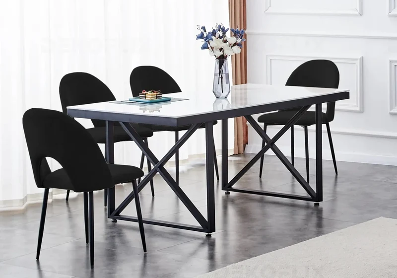 Table noire marbre blanc et chaises noires - Clara