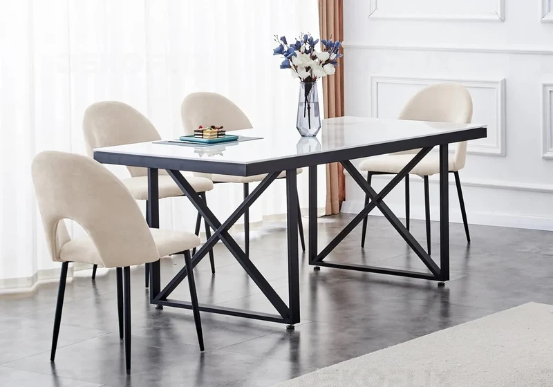 Table noire marbre blanc et chaises beiges - Clara