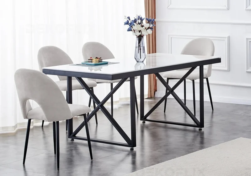 Table noire marbre blanc et chaises grises - Clara