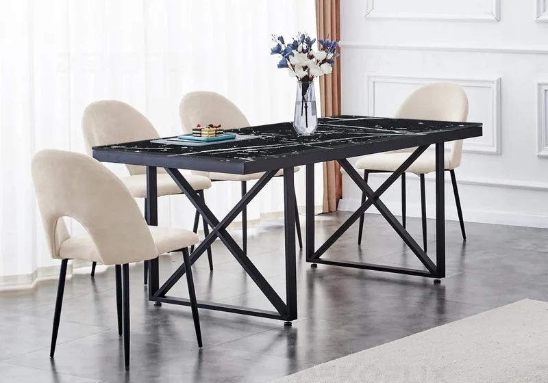 Table marbre noir et chaises beiges - Clara