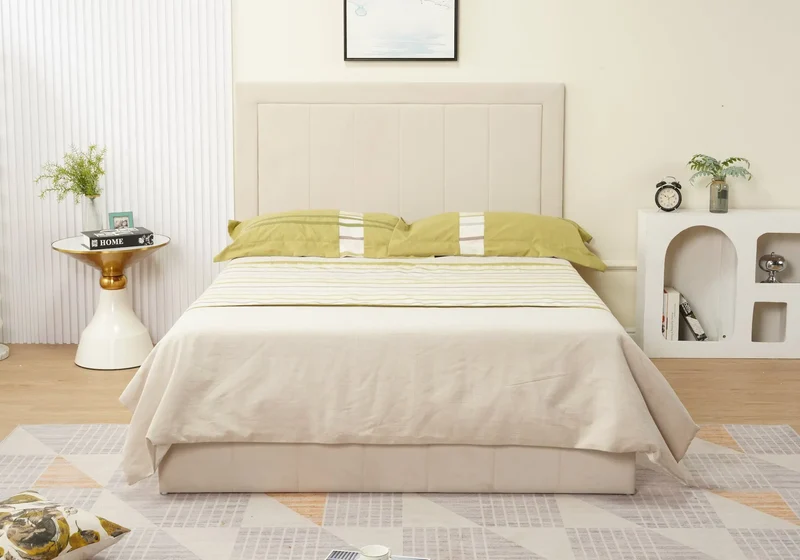 Lit capitonné en velours beige - Maty