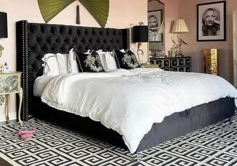 Lit king size velours noir capitonné - Chester