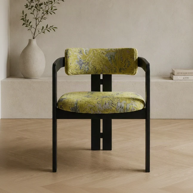 Chaise Lythora