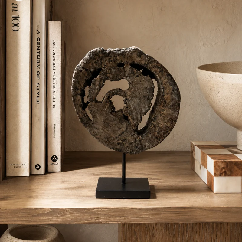 Sculpture décorative ORIGINE en bois fossilisé sur socle
