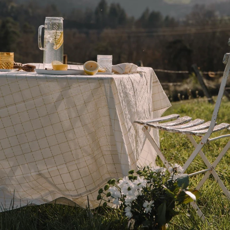 Nappe blanc carreaux or