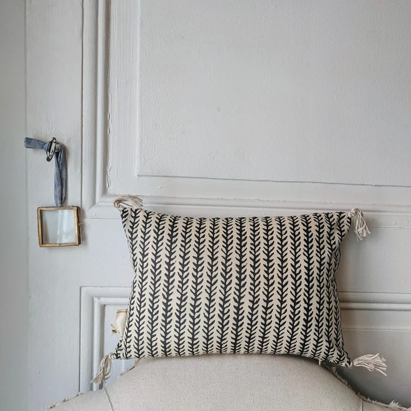 Coussin épine noir 20 x 30 cm