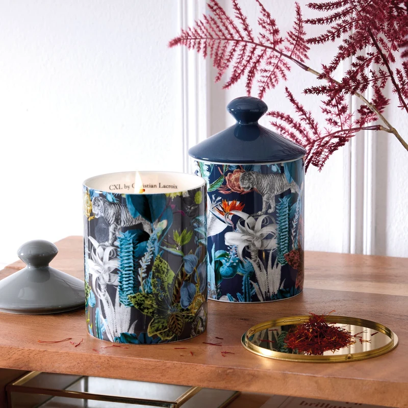 Bougie parfumée en pot de porcelaine - Zanzibar Bleu marine - Poudre de saffran - durée de combustion 65h - 315 g